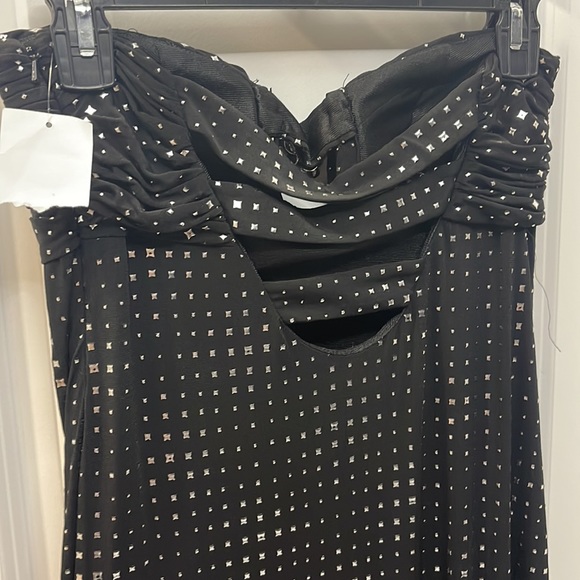 BRAND NEW LINED GOWN WITH JEWEL ACCENTS / STRAPLESS WITH TIE AROUND NECK STRAPS - Picture 4 of 7